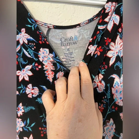 Floral Sleeveless Maxi Dress - Black and Pink - Picture 5 of 8